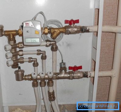 Cabluri orizontale de colectare în apartament.