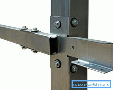 Corpul orizontal pentru admisie dintr-o țeavă de profil de 40x20 mm.