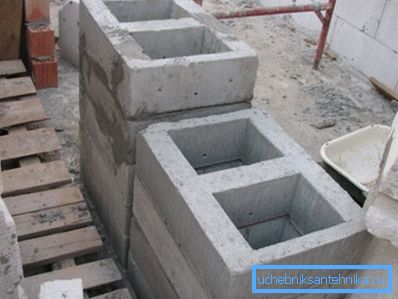 Blocuri de beton prefabricate cu canal de ventilație integrat. Blocuri de beton prefabricate cu canal de ventilație integrat.