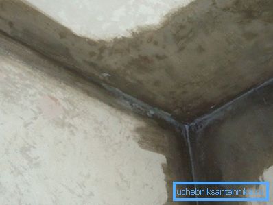 Frigul din apartament duce la înghețarea zidurilor.