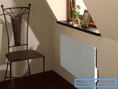 Infraroșu emițător de uz casnic, care completează în mod organic interiorul oricărei camere