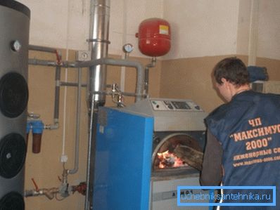 Instrucțiunea nu necesită participarea experților în instalarea cazanelor cu combustibil solid.