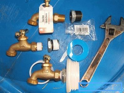 Instrumente și materiale pentru fabricarea unui butoi cu macara