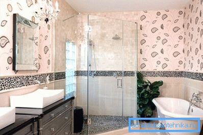 Baie de interior cu duș și cadă în propria casă Baie de interior cu duș și cadă în propria casă