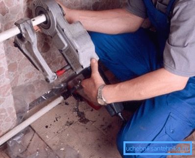Folosind un șurub electric Folosind un șurub electric