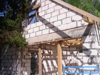 Utilizarea materialelor de acest tip în fabricarea de deschideri de ferestre sau crearea de cadre metalice și de margini