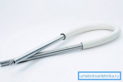 Folosirea unui arc special pentru fabricarea pieselor radiale.