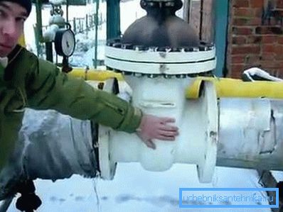 Utilizarea unui astfel de material permite acoperirea produselor cu o formă complexă. Utilizarea unui astfel de material permite acoperirea produselor cu o formă complexă.