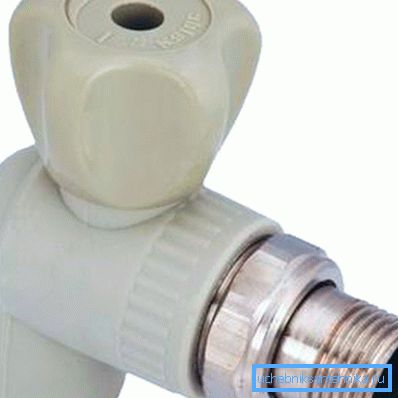 Utilizarea unei supape a unui design specific simplifică uneori reglarea alimentării cu apă, spre deosebire de alte tipuri de sisteme.