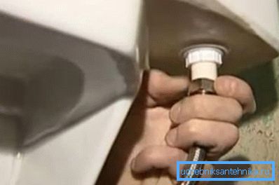 Produsul vă permite să aduceți rapid și ușor apă în locurile cele mai inaccesibile.