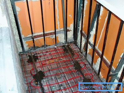 Faceți o podea caldă pe balcon