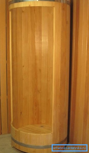 Cabinele din zid sunt rezistente la umiditate, deci acest material este atât de popular în fabricarea cabinelor de duș