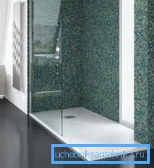 O cabină de această dimensiune poate fi construită în spațiul chiar și al unei mici băi.