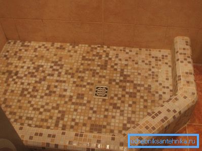 Placi ceramice - ideale pentru aranjarea pardoselilor in sala de dus