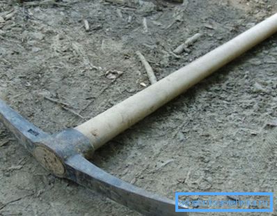 Alege sau alege este convenabil pentru a rupe pietre, cărămizi sau beton.