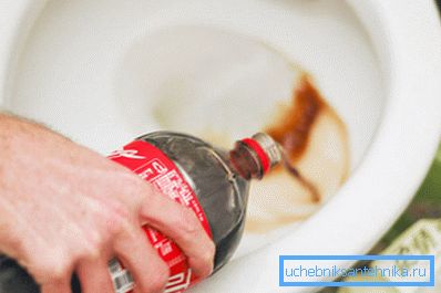Coca-Cola îndepărtează rugina datorită conținutului ridicat de acid fosforic.