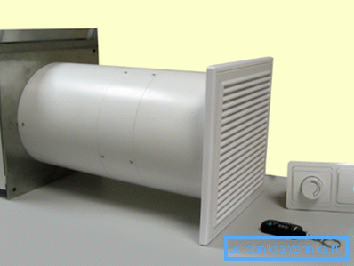 Dispozitiv compact de ventilație cu telecomandă.