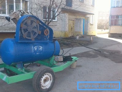 Compresor pentru spălarea hidropneumatică.