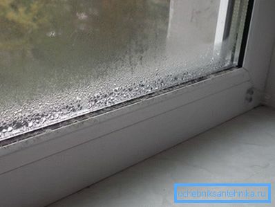 Condensarea pe ferestre este un semn sigur de ventilație insuficientă.