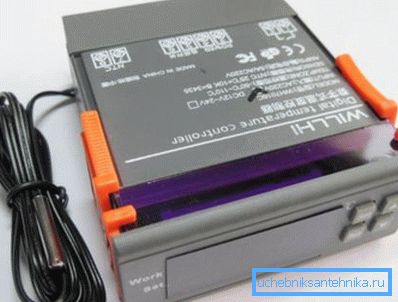 Incubatorul de control