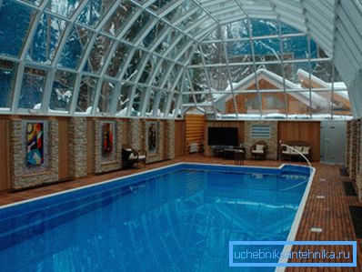 Convectoare de-a lungul pereților pentru încălzirea piscinei