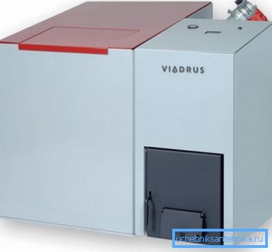 Cazan cu alimentare automată a lemnului în cuptor