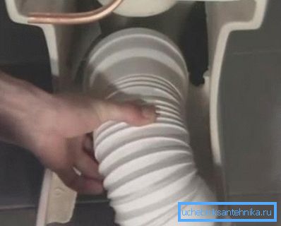 Fixați ondulațiile la priză Fixați ondulațiile la priză
