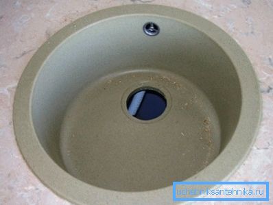 Rotundă și precisă chiuvetă pentru bucătărie de 40 cm în diametru Rotundă și precisă chiuvetă pentru bucătărie de 40 cm în diametru