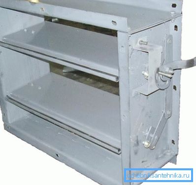 Mecanica obturatorului cu mai multe labe.
