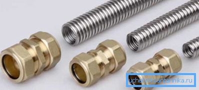 Țeavă ondulată din metal pentru încălzire necesită utilizarea unor accesorii speciale pentru a asigura fiabilitatea maximă a tuturor conexiunilor.