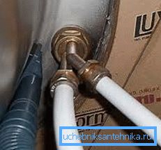 Metal plastic sub robinetul de bucătărie