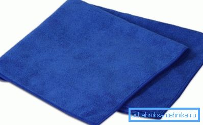Microfibrele absoarbe perfect umezeala si elimina diferite contaminanti.