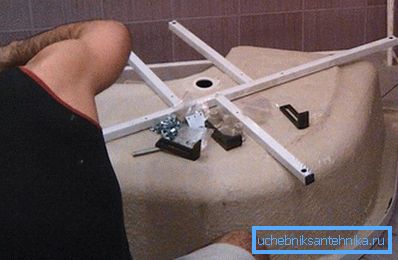 Montarea ramei metalice și a bolului de paleți