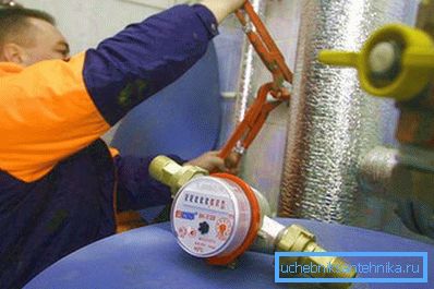 Instalarea contorului poate fi efectuată numai de un specialist.