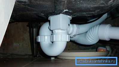 Instalarea sifonului în baie