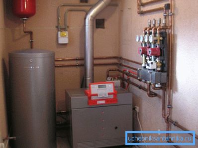 Echipamente puternice de gaz montate pe podea într-o încăpere separată