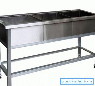 Chiuveta din oțel inoxidabil pentru sala de mese este disponibilă în formă gata. Chiuveta din oțel inoxidabil pentru sala de mese este disponibilă în formă gata.