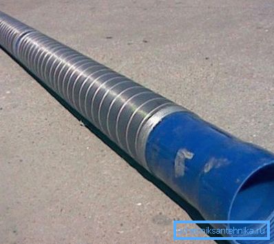 În fotografie - filtrul finit cu o plasă fină din țeavă din plastic