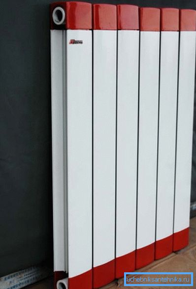 În fotografie: aluminiu este excelent pentru fabricarea radiatoarelor și vă permite să creați diverse modele În fotografie: aluminiu este excelent pentru fabricarea radiatoarelor și vă permite să creați diverse modele