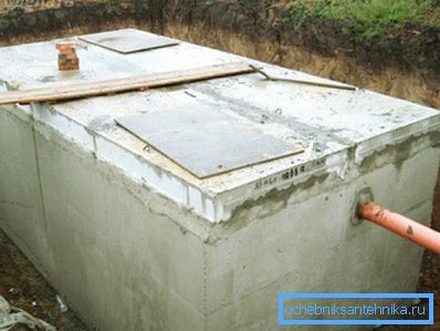 Pe rezervorul de decantare foto - beton