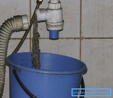 Pe sifonul de fotopolimerizare din gunoi