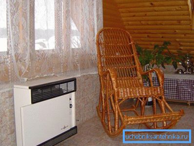 În convectorul fotovoltaic instalat în cameră. În convectorul fotovoltaic instalat în cameră.