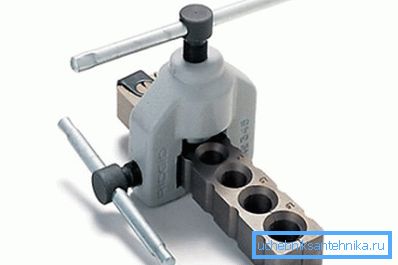 În fotografie - un instrument cu un con excentric În fotografie - un instrument cu un con excentric
