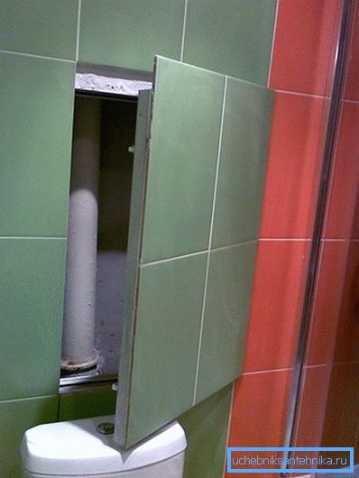 În fotografie - o trapă în pereții decorativi