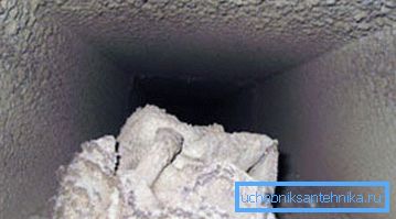 În fotografie - deșeuri și praf în ventilație În fotografie - deșeuri și praf în ventilație