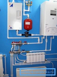 În fotografie - conectarea cazanului electric este finalizată.