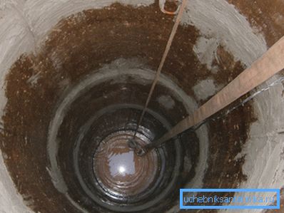 Fotografia prezintă un arbore de inele din beton armat.