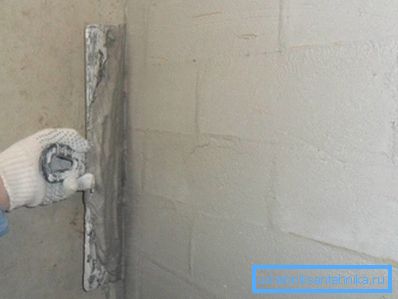 În fotografie - utilizarea unei spatule largi în locul unei reguli masive. În fotografie - utilizarea unei spatule largi în locul unei reguli masive.
