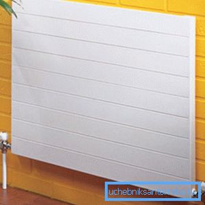 Fotografia prezintă un exemplu de instalare compactă a unui încălzitor plat.