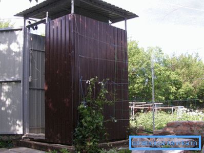 Fotografia prezintă un exemplu de construcție metalică.